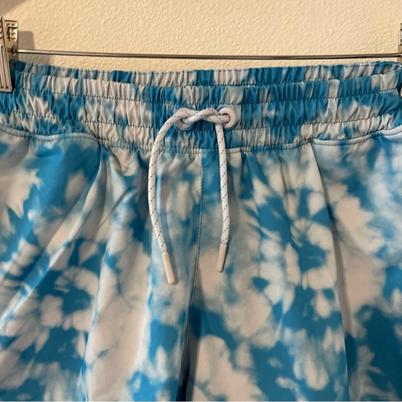 Athleta Girl All Play 3" Short Blue Tie Dye Workout Gym Athleisure 2022-XXL - Picture 5 of 9